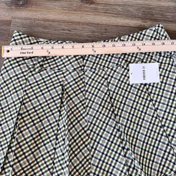 Forever 21. Size Large - Picture 10 of 14